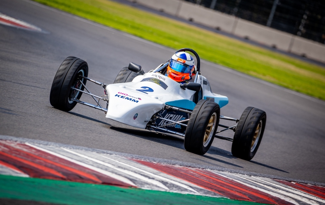 “Aguilucho faces engine troubles at the first date of the 2023 Formula Ford Vintage Championship”