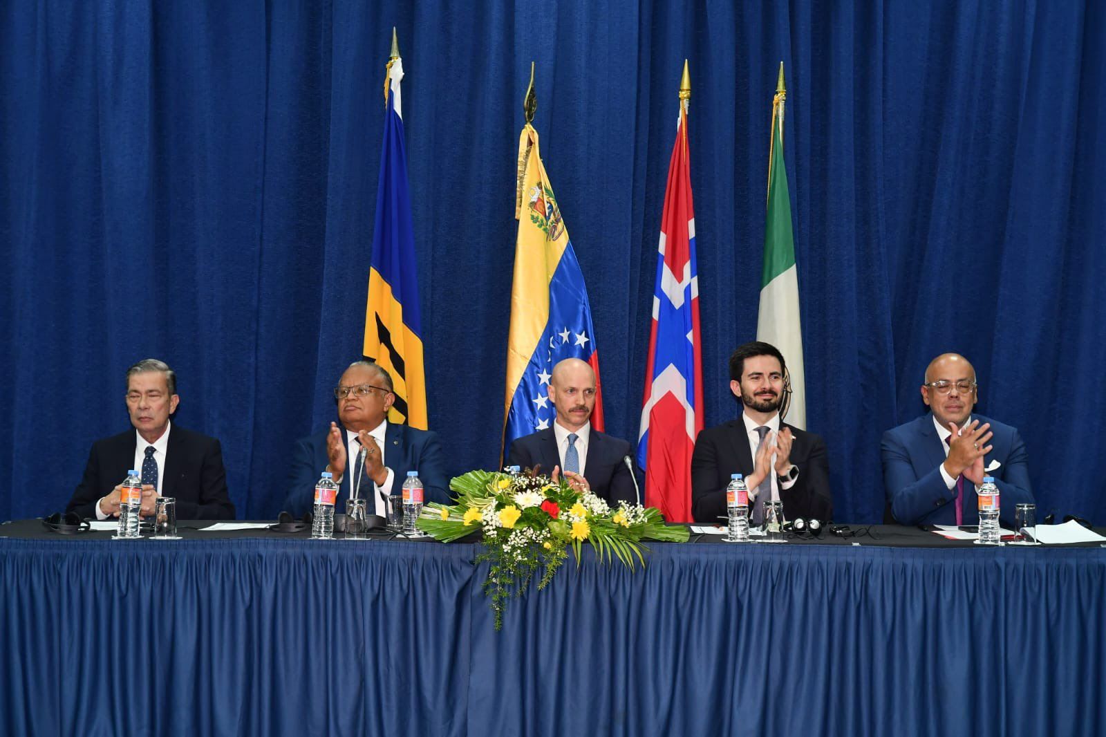 Firman el Gobierno de Venezuela y la Plataforma Unitaria de Venezuela ...